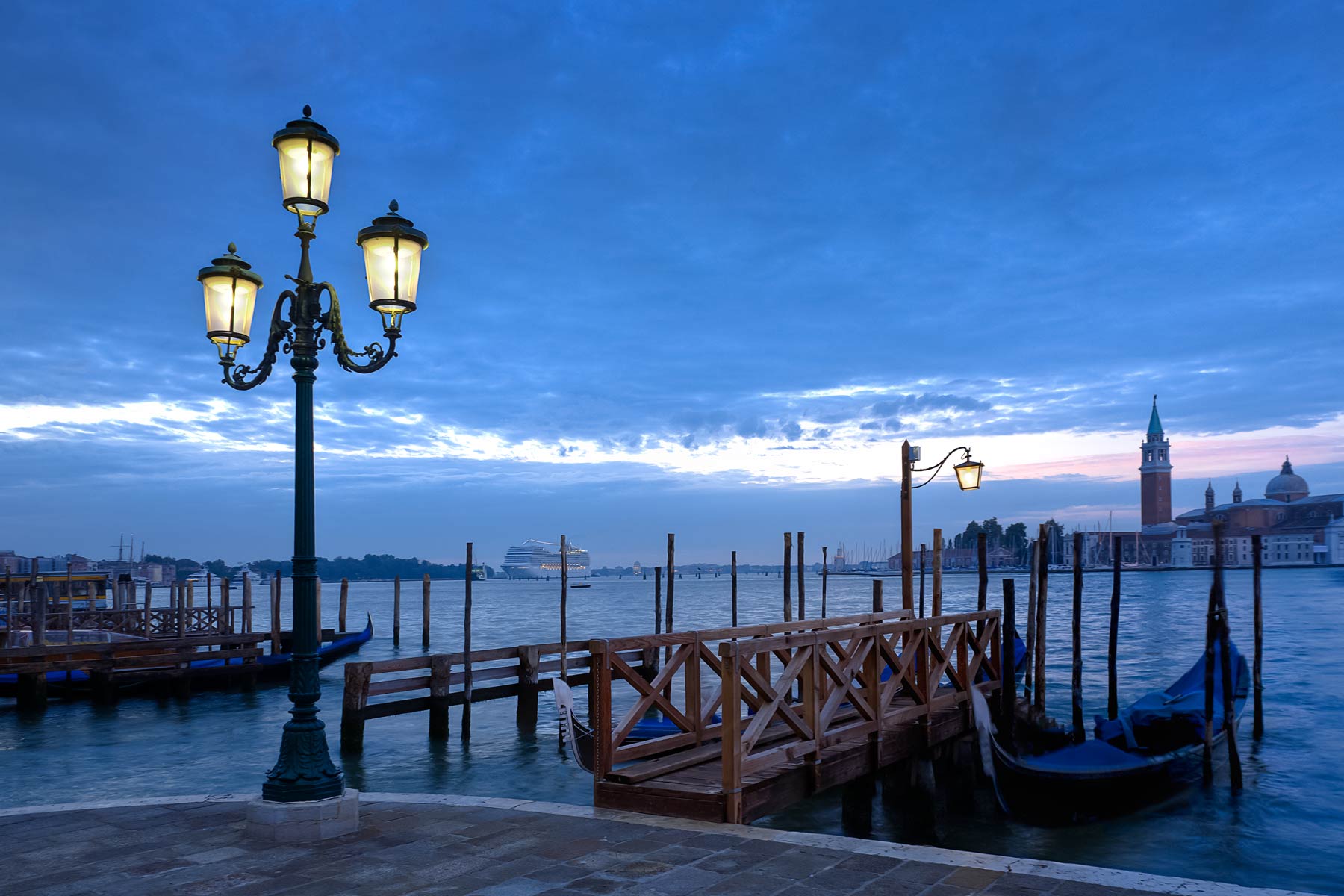 IMG_3466_7_8-bluer1